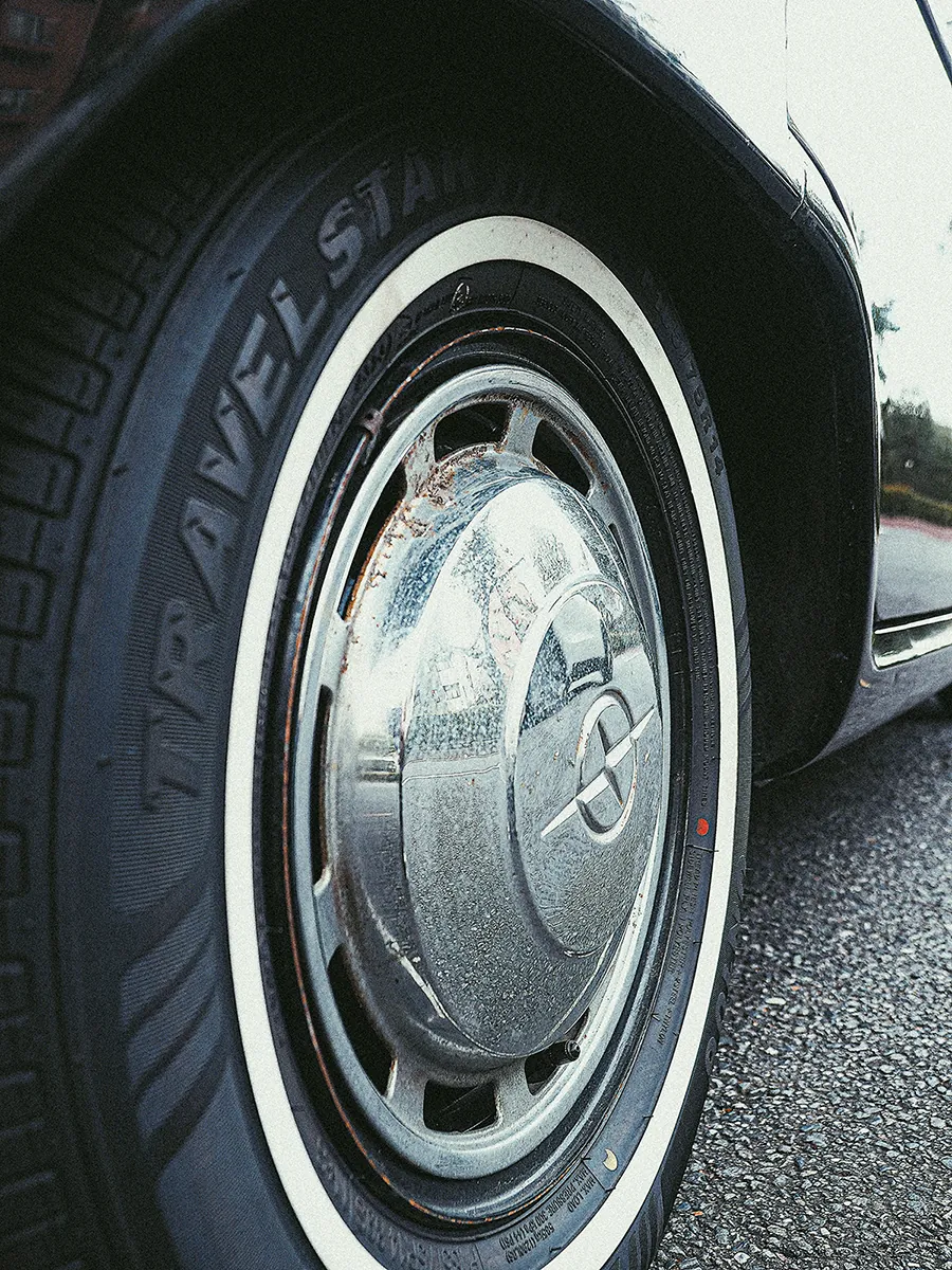 Whitewall tyre